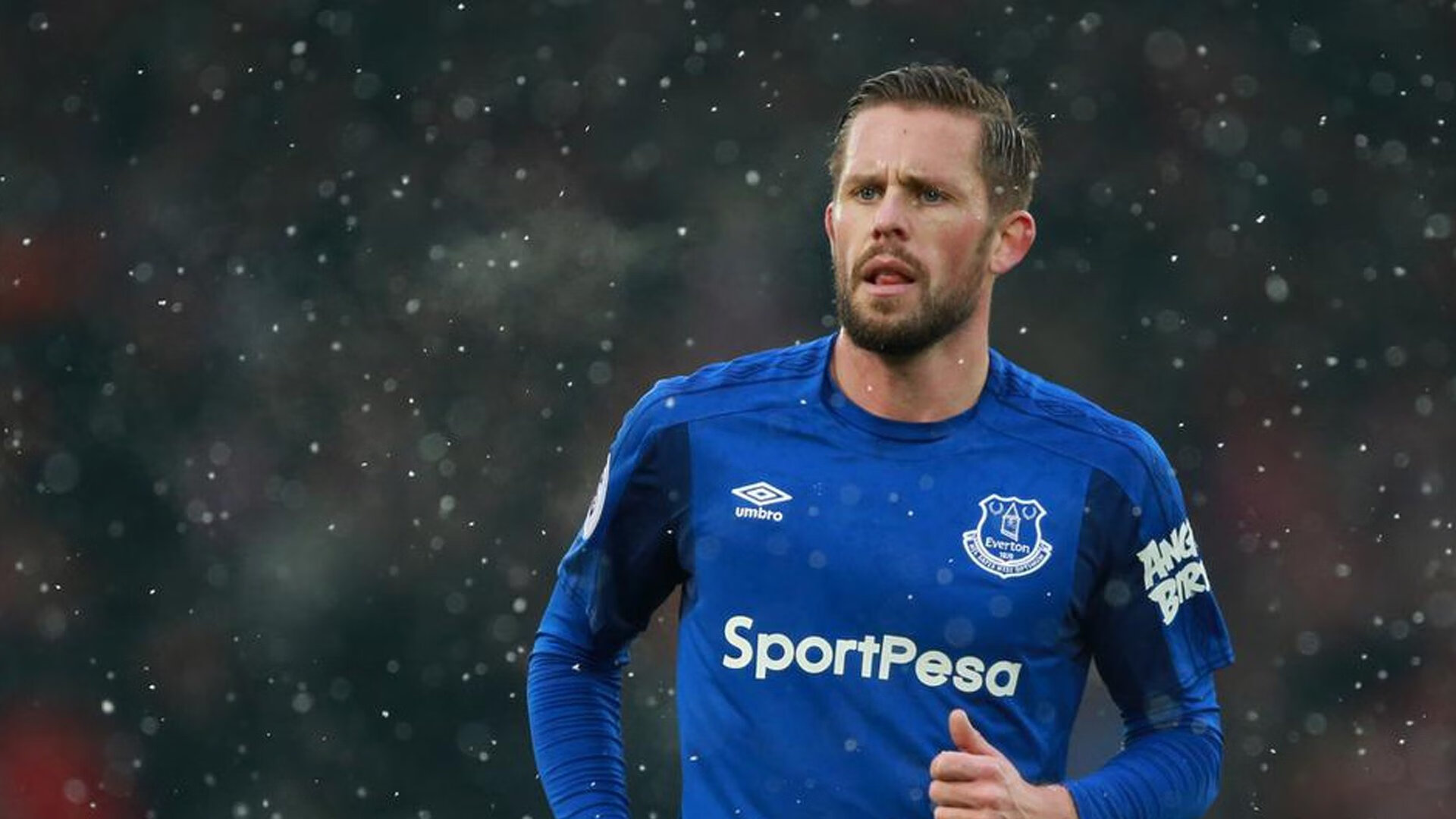 _赛事高潮：关键时刻的神奇表现令人震撼_，形容比赛到了高潮的成语